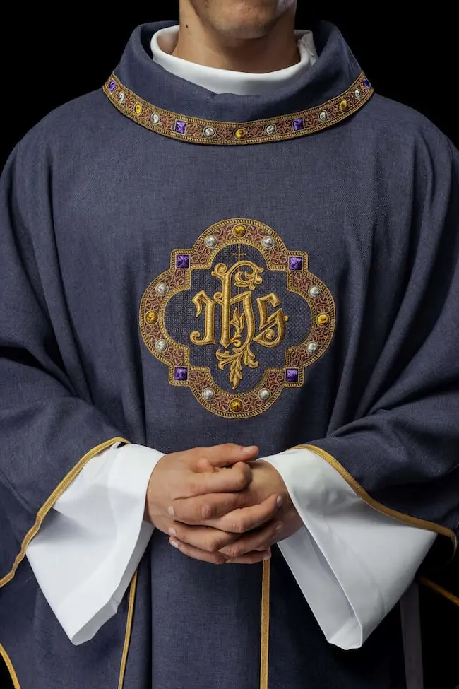 Purple Chasuble: History and Meaning of the Color in Liturgy